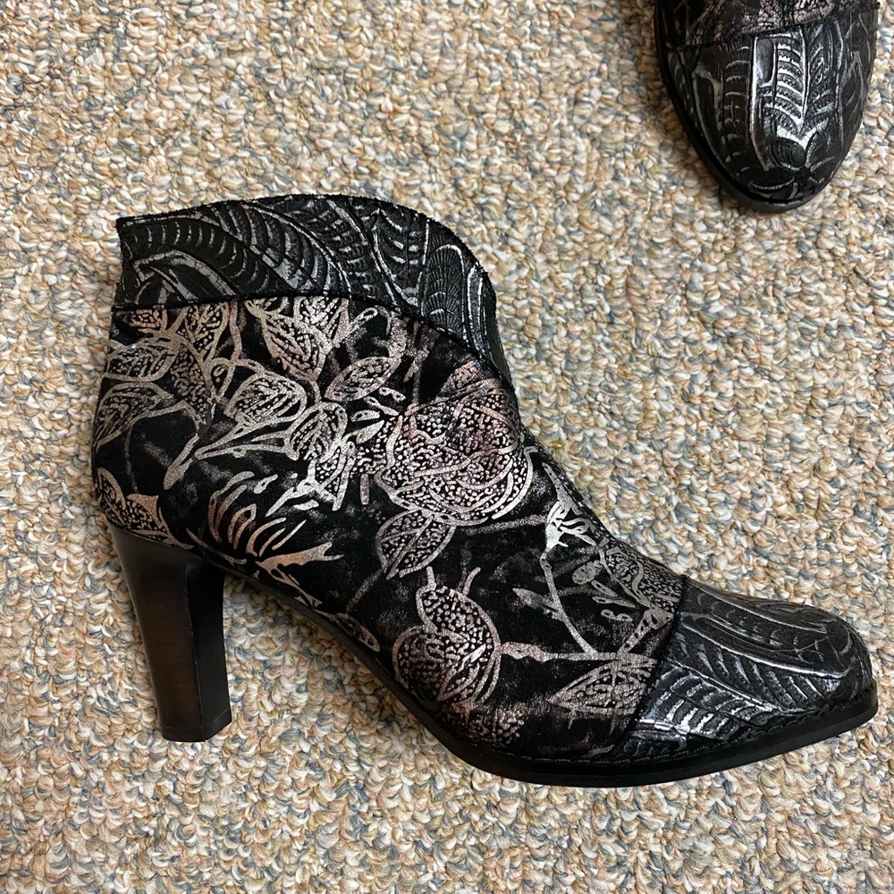 L’artiste boots size 40